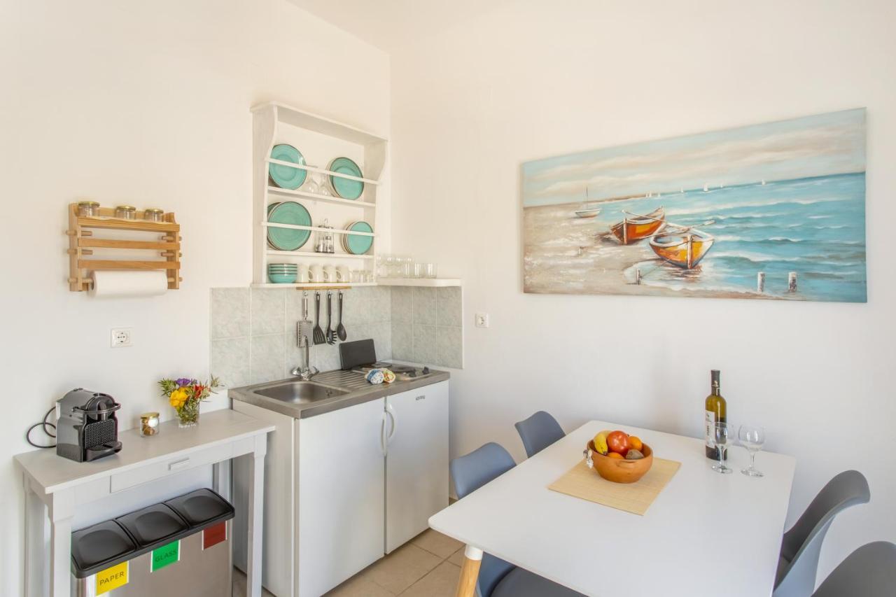 Yialos Rooms Piso Livadi Exteriör bild