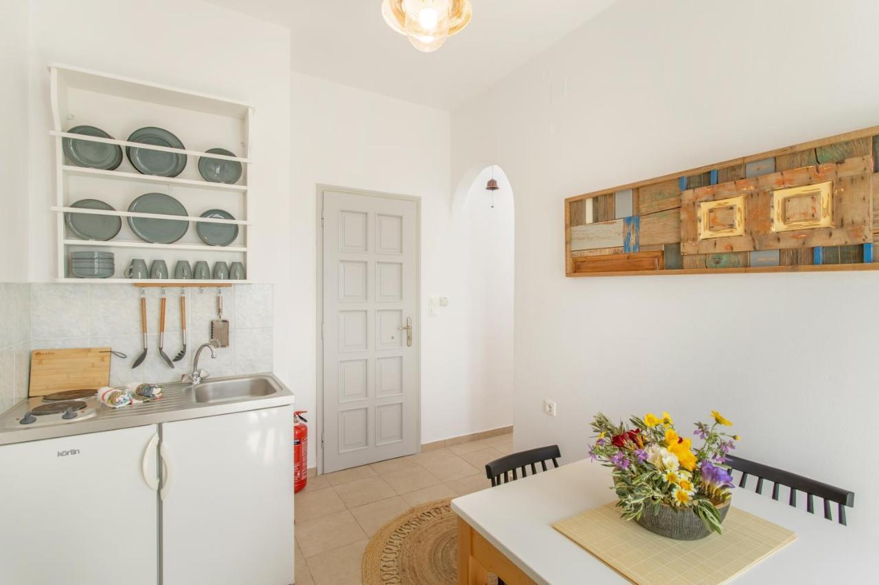 Yialos Rooms Piso Livadi Exteriör bild